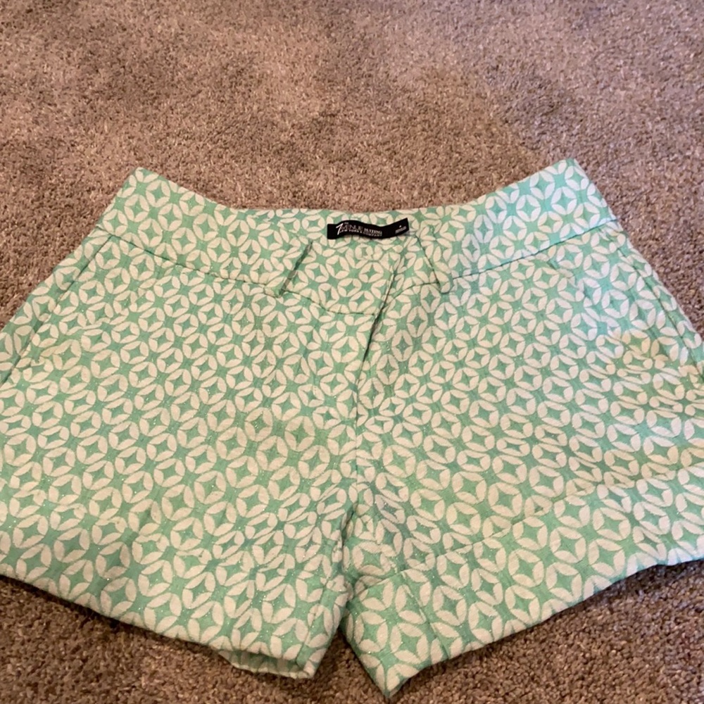 New York & Company Mint Pattern Cuffed Shorts, Size 4